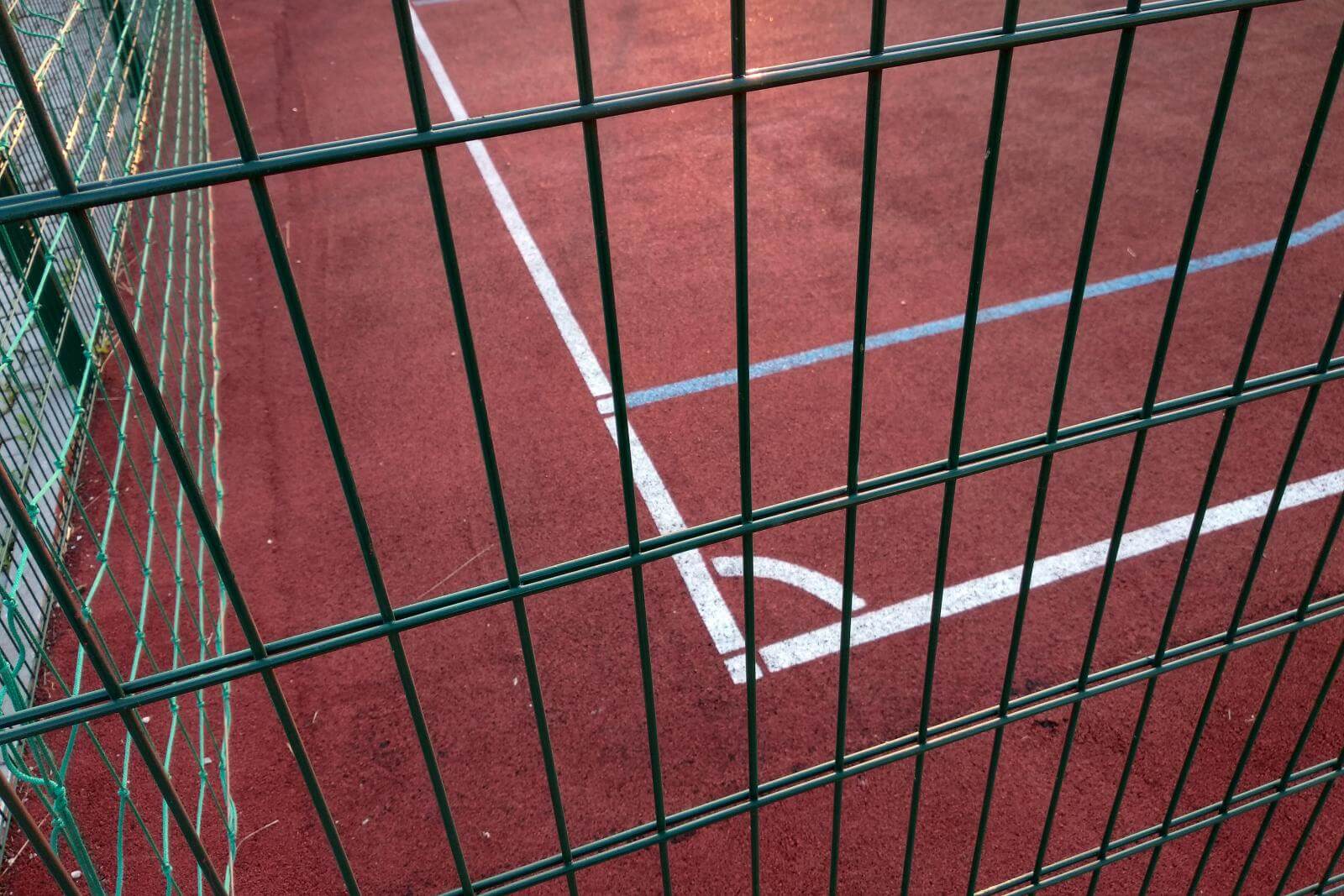 Mesh panel fencing